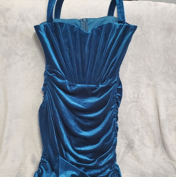 Women's Velvet Evening Dress - Picture 5 of 6